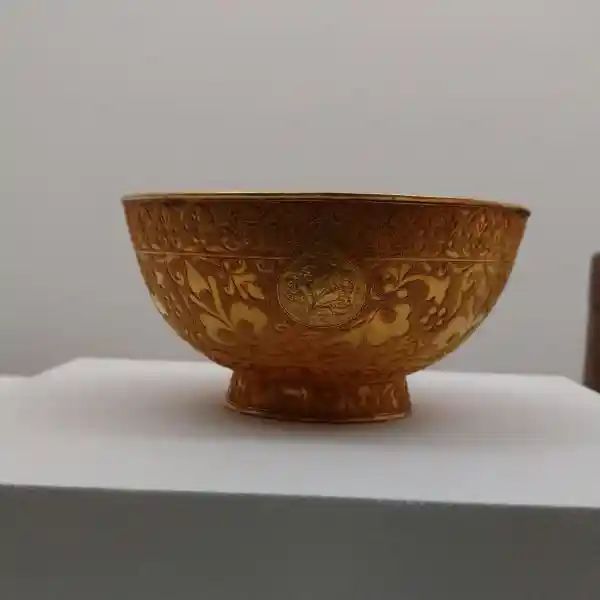 Gold bowl with a leather case, National Palace Museum